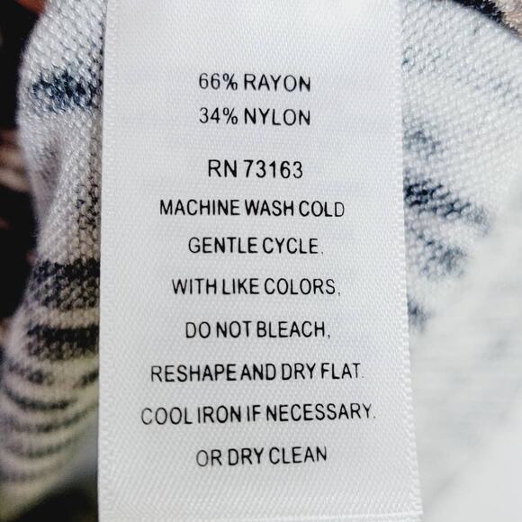 4/$20 -Cable & Gauge Leopard Rayon Blend Mock Neck Sleeveless Sweater Size S - Picture 5 of 6